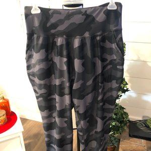 Old Navy Grey Camo Elevate Jogger, size XL